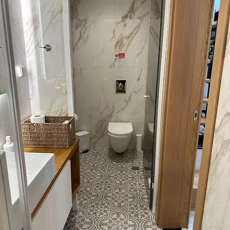 Queen Stella Luxury Homes - Adults Only!