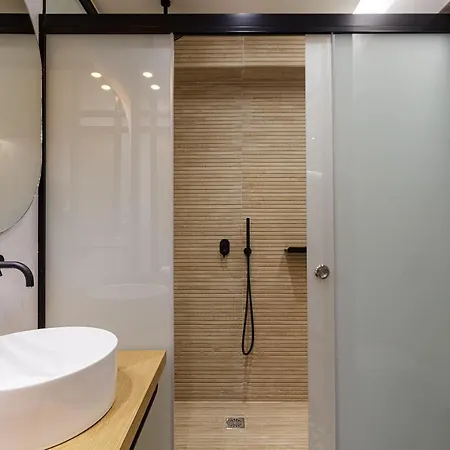 Queen Stella Luxury Homes Apartment