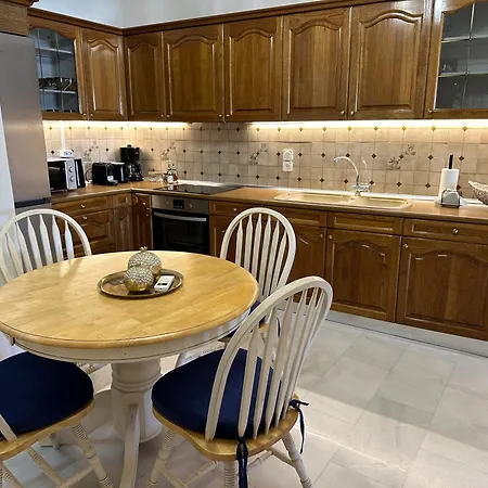 Queen Stella Luxury Homes Apartment