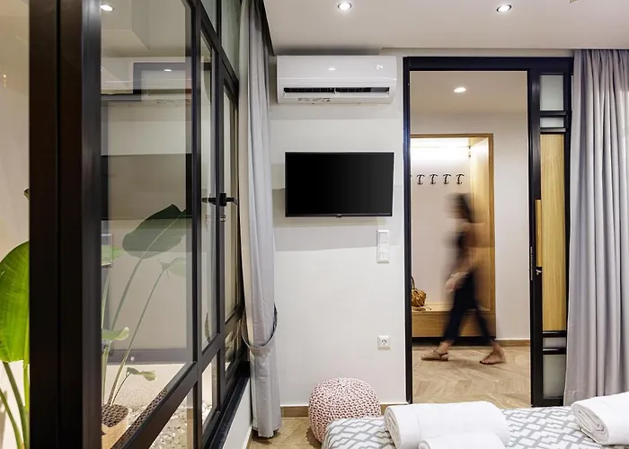 Queen Stella Luxury Homes - Adults Only!