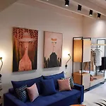 Queen Stella Luxury Homes - Adults Only! Apartmán