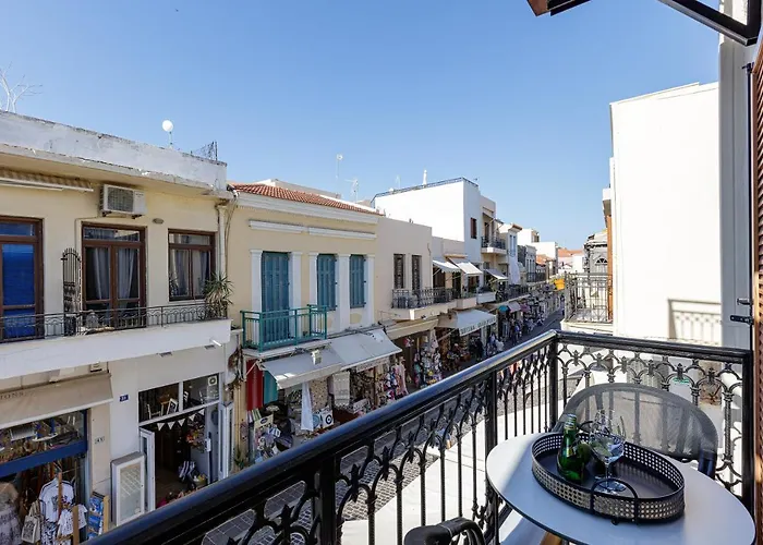 Queen Stella Luxury Homes - Adults Only!