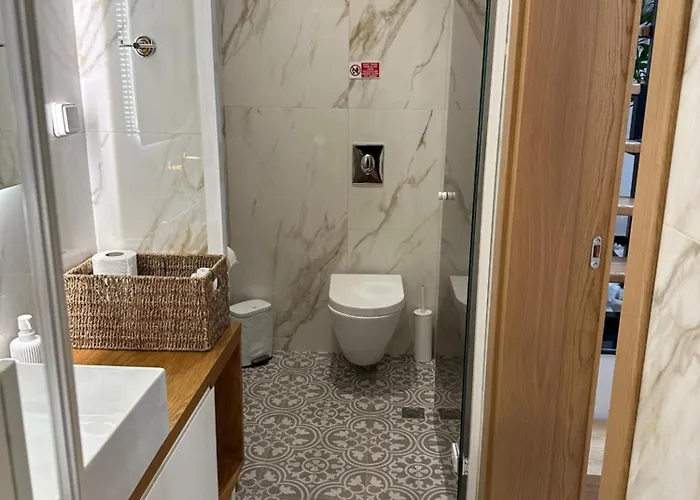 Queen Stella Luxury Homes - Adults Only!