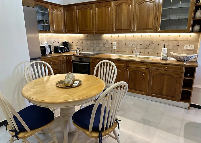 Queen Stella Luxury Homes - Adults Only! Apartament